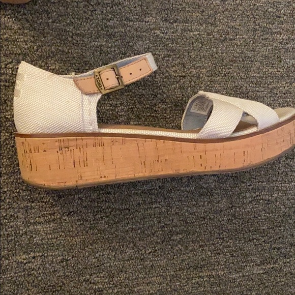 TOMS Wedges - Picture 3 of 6